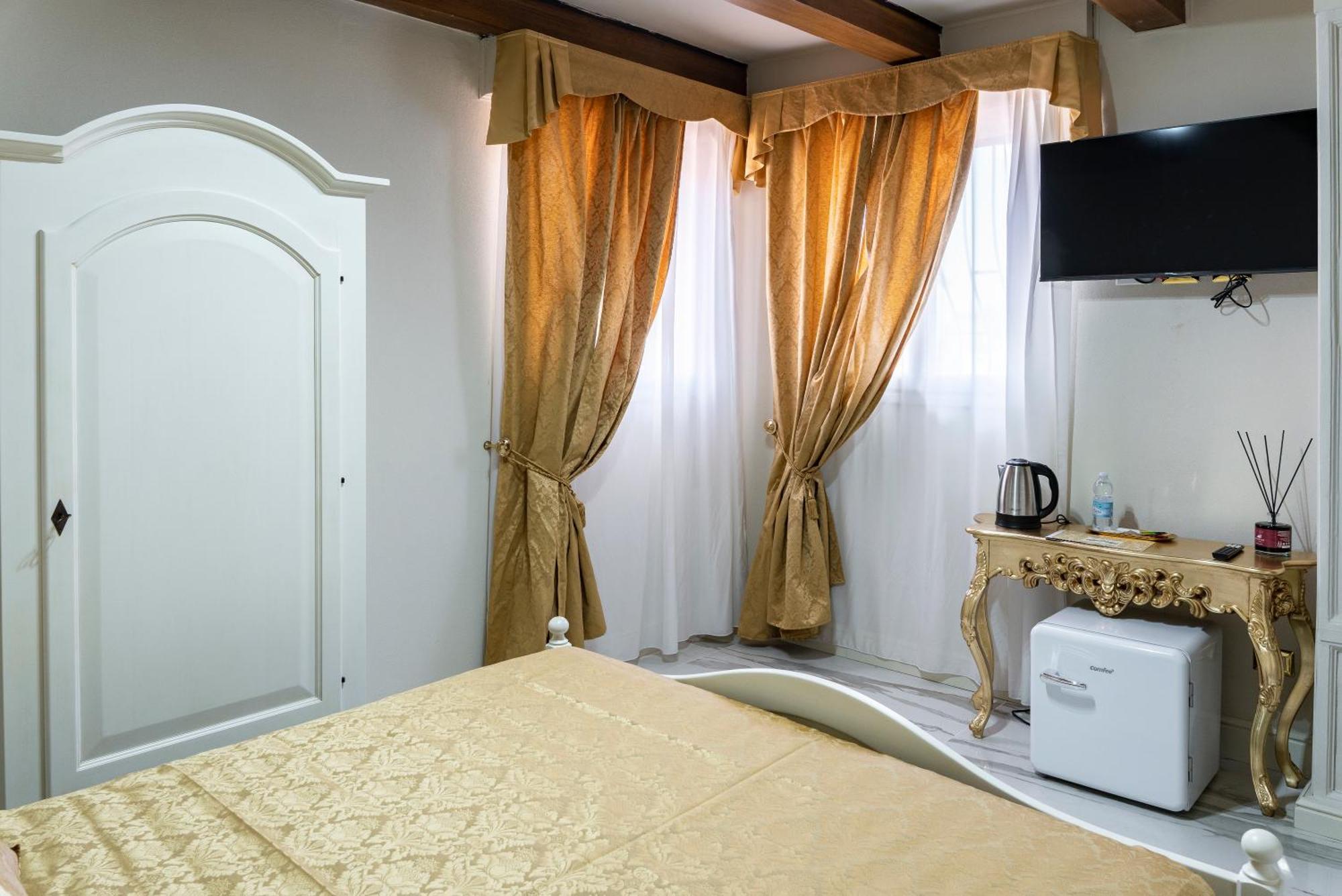 Palazzo Titti Rialto Suites Venice Exterior photo