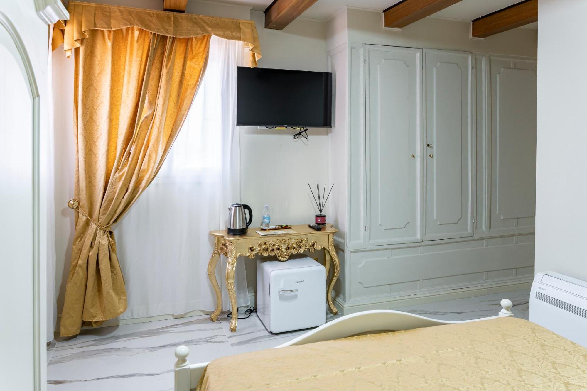 Palazzo Titti Rialto Suites Venice Exterior photo