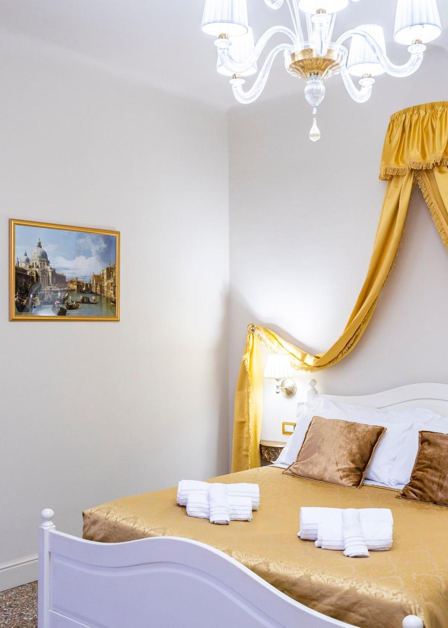 Palazzo Titti Rialto Suites Venice Exterior photo