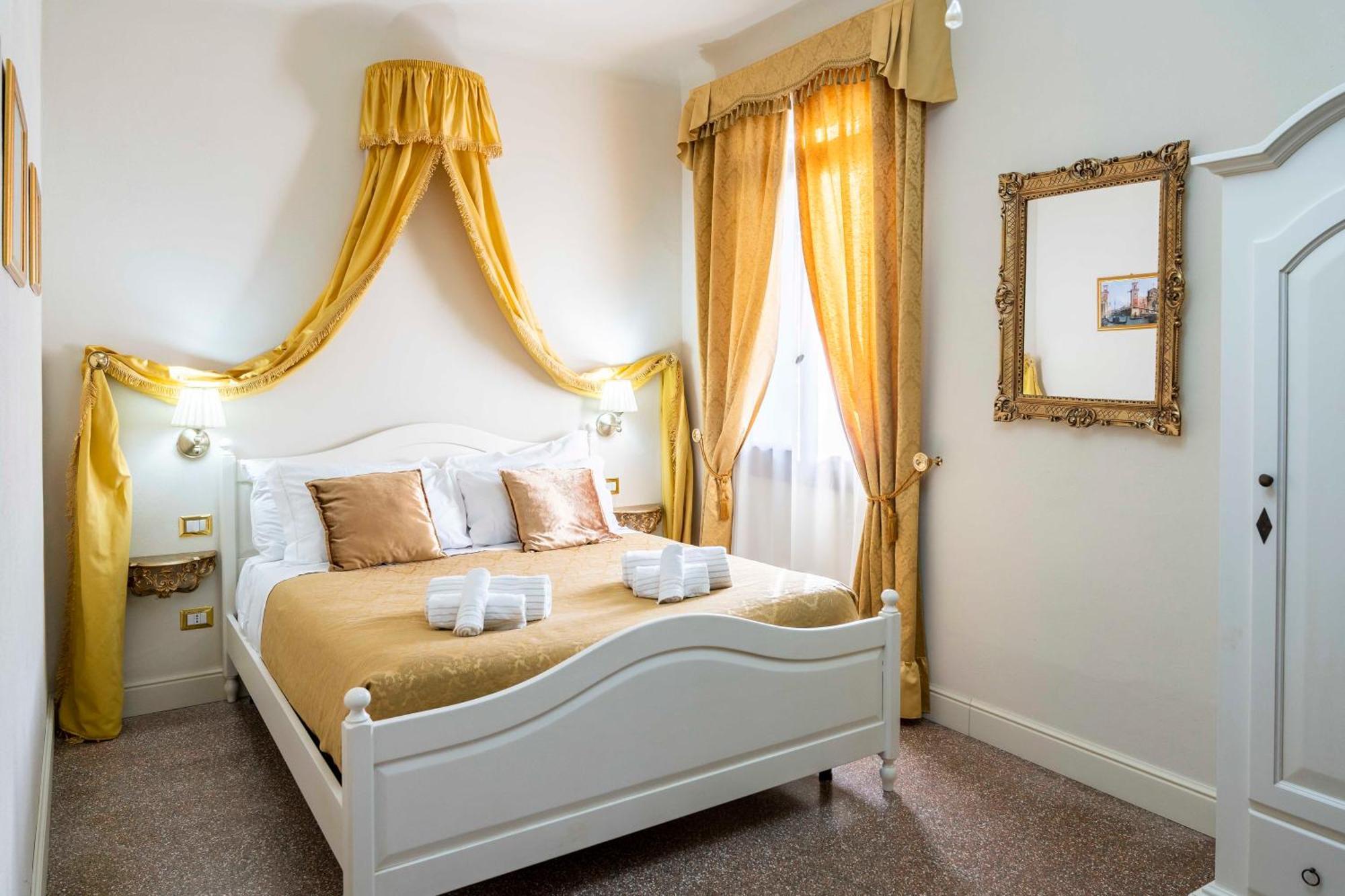 Palazzo Titti Rialto Suites Venice Exterior photo